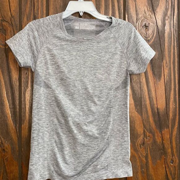 Victoria’s Secret sport grey short sleeve workout top size large - Picture 9 of 12